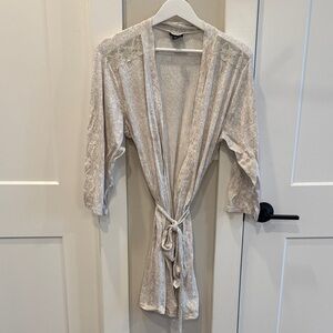 Tahari Cream Lace Trim Robe
